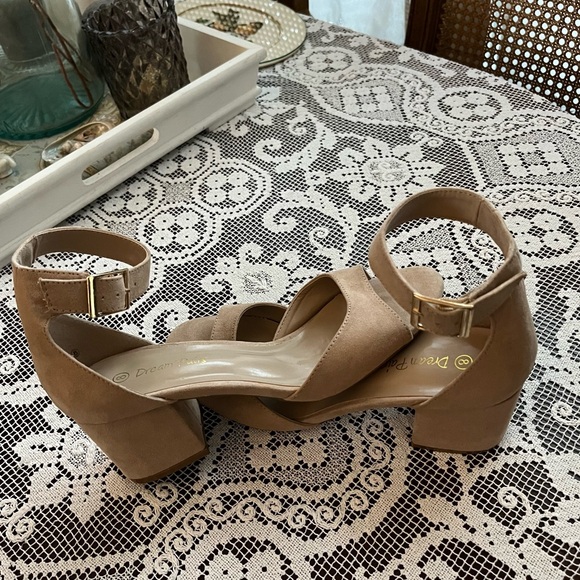 Like New Dream Pairs Sandals Size 8 - Picture 8 of 9